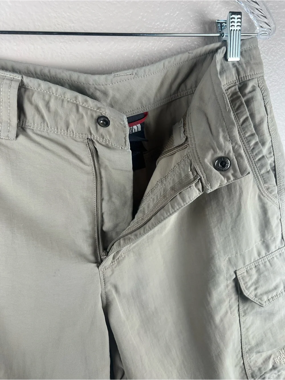 The North Face Men’s Khaki Cargo Hiking Shorts Size 30
